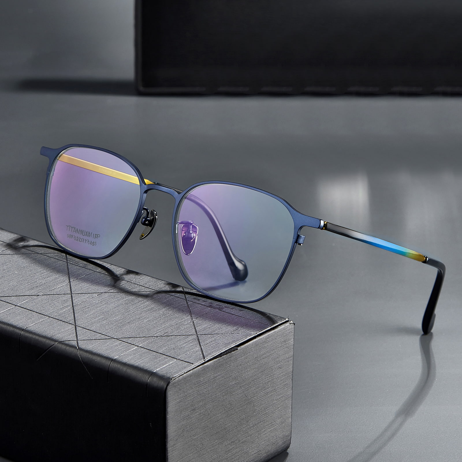 987 Kuil Warna Gradien Sederhana Kacamata Titanium Murni